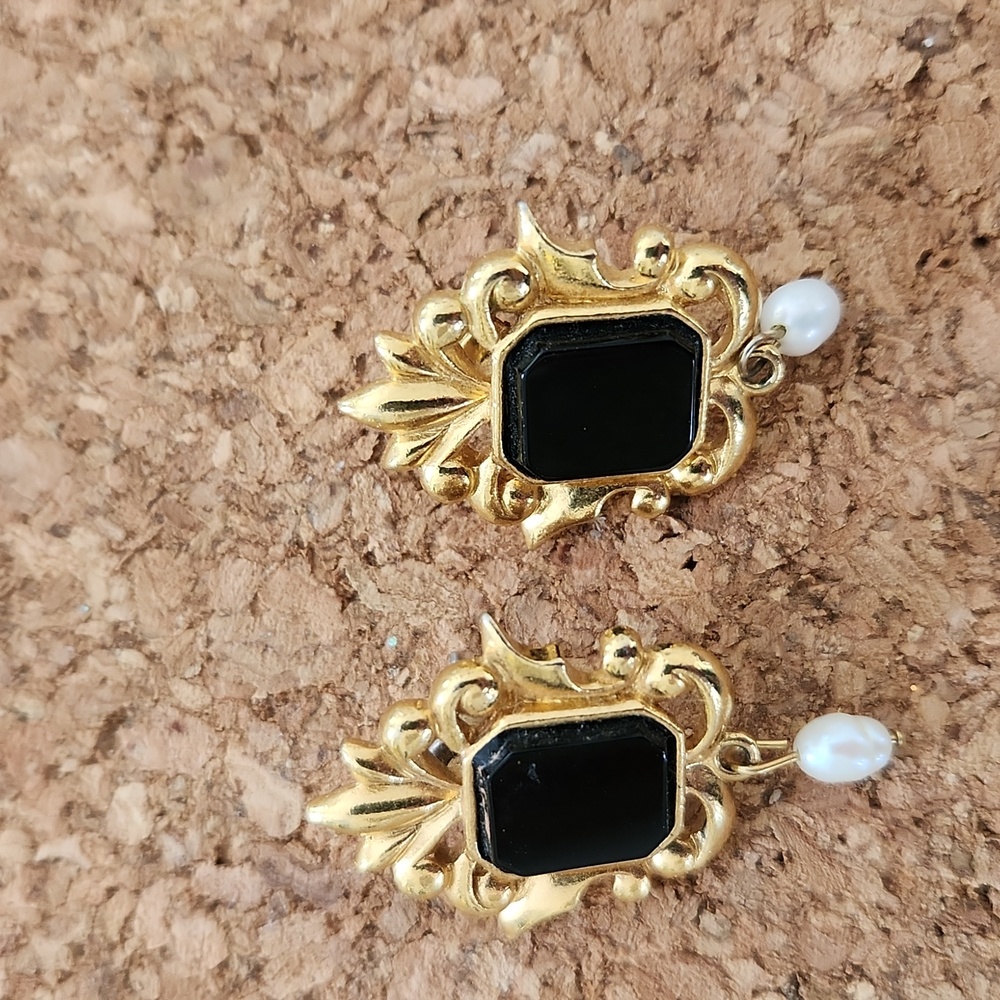 Vintage Avon Victorian Revival Brooch And Pierced Earring Set - Picture 3 of 7